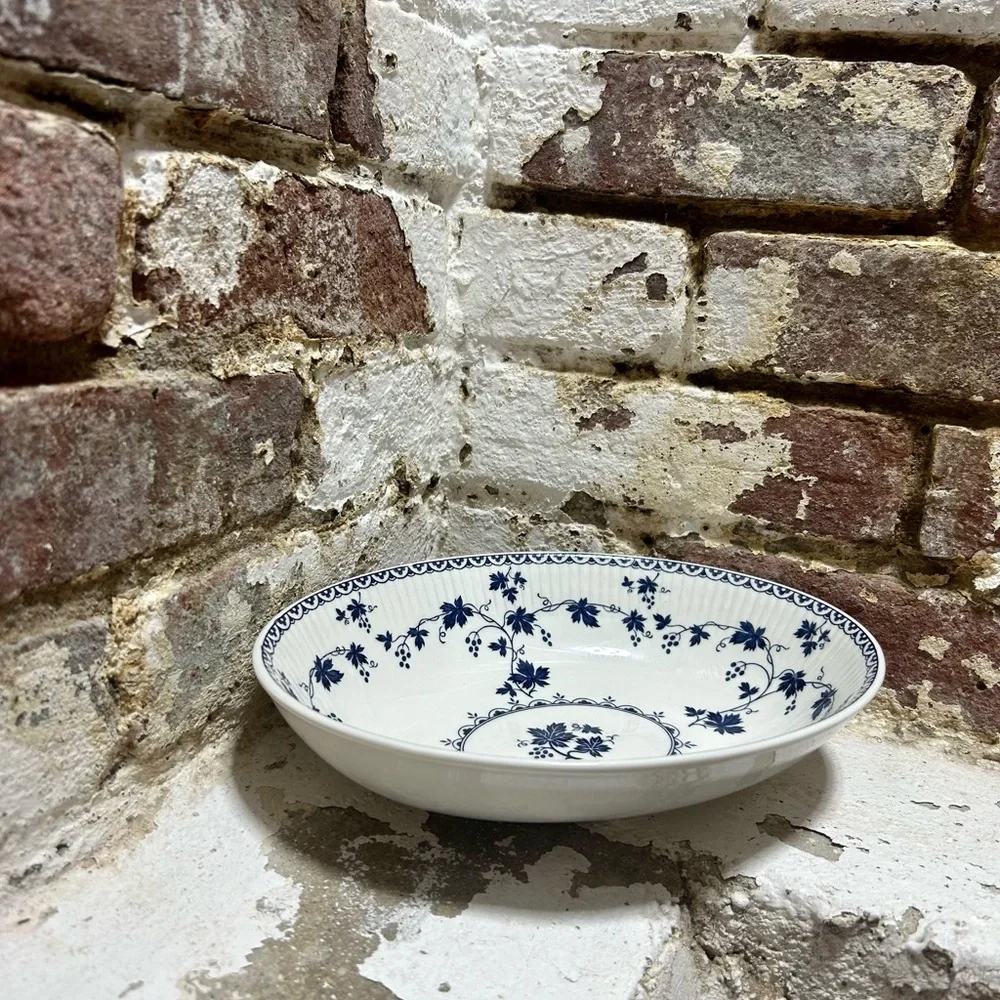 Royal Doulton English Translucent China Bowl with grapevine design. - Picture 4 of 7